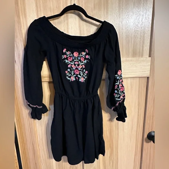 Hollister | Dresses | Hollister Dress Womens S Black Embroidered Floral Long Sleeve Off Shoulder Boho | Poshmark Hollister | Dresses | Hollister Dress Womens S Black Embroidered Floral Long Sleeve Off Shoulder Boho | Poshmark
